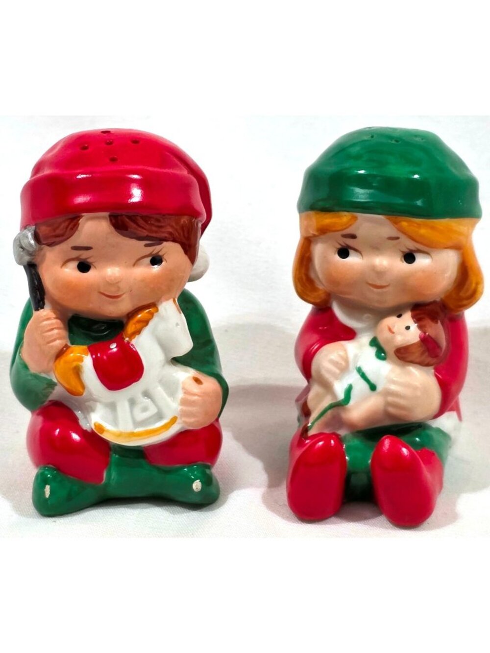 Avon SANTAs HELPERS Christmas Elf Salt & Pepper Shakers Set 1983 Claus & Company